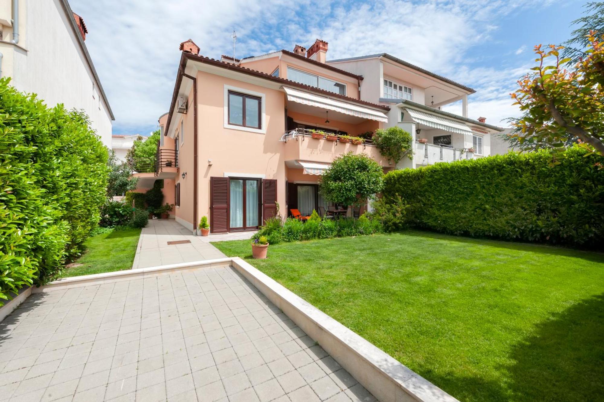 Apartments Villa Brigita Rovigno Esterno foto